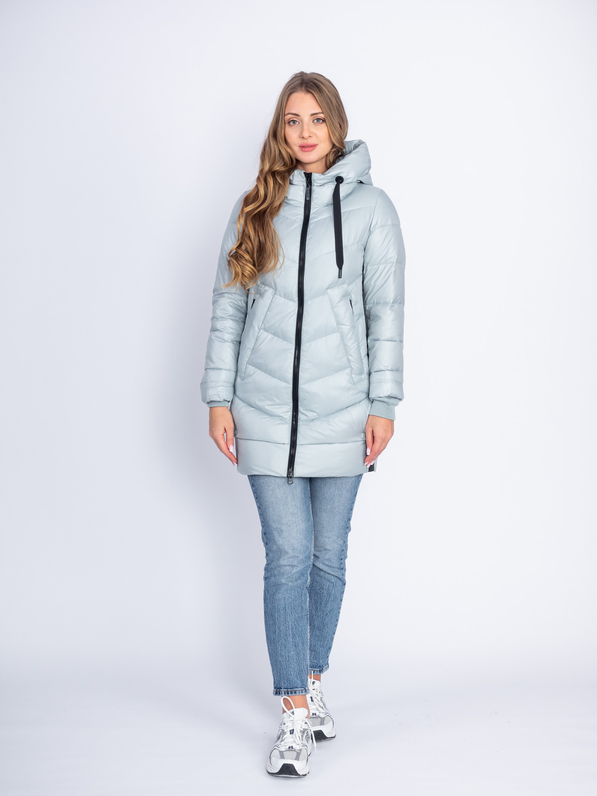 Пуховик женский 20282 с капюшоном голубой Пуховик женский 20282 с капюшоном голубой